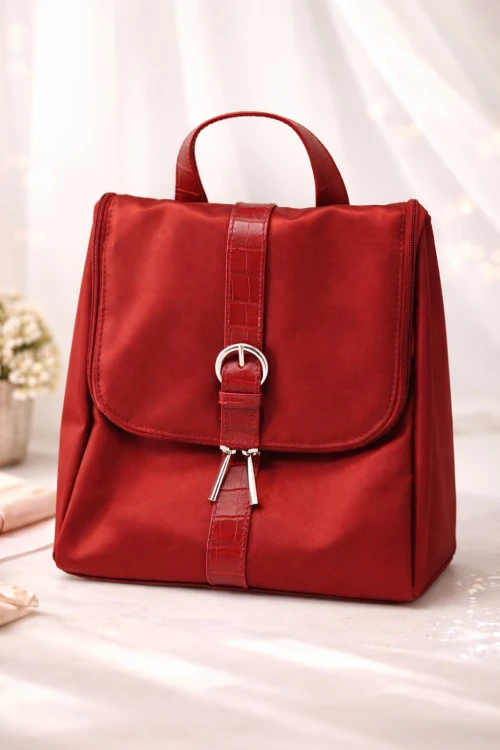 Stylowa_kosmetyczka_organizer_z_lusterkiem_i_haczykiem_Tchibo_1.webp
